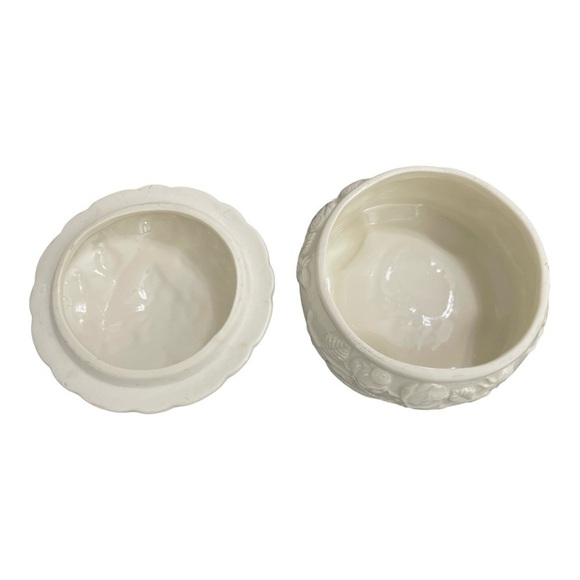 Bisque Porcelain Raised Rose Pattern Gold Trimmed Storage Box Footed - Picture 5 of 12